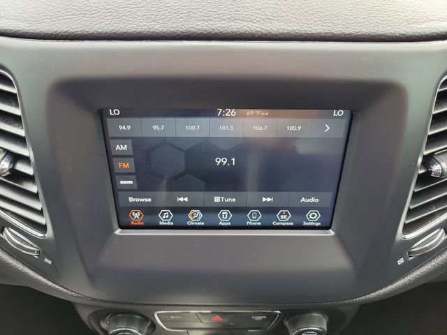 Used 2019 Jeep Compass Latitude image 30