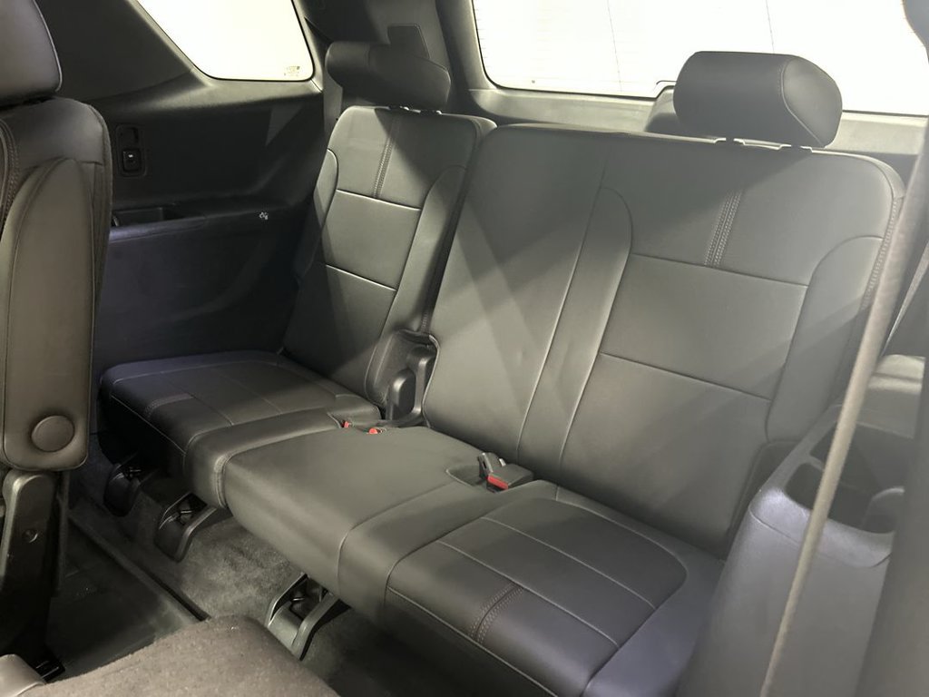 Certified 2023 Chevrolet Traverse RS w/ LPO, Floor Liner Package FWD image 21