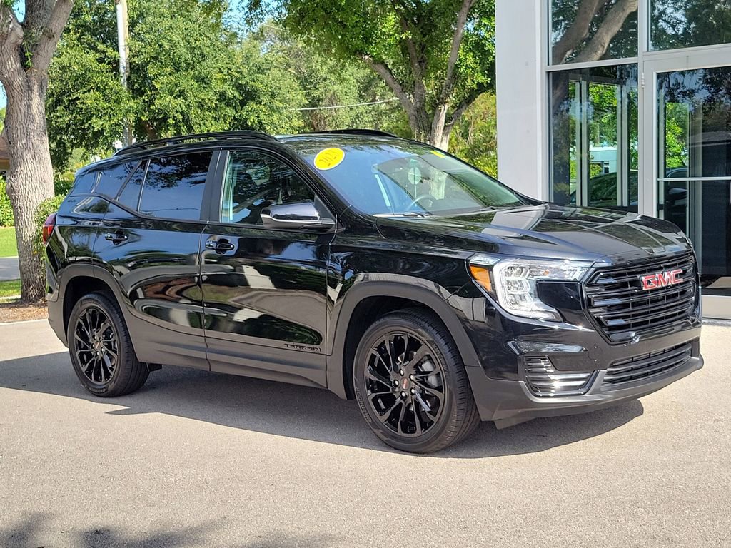 Used 2023 GMC Terrain SLE w/ Driver Convenience Package FWD image 7