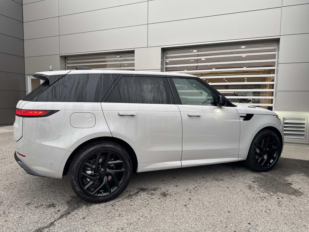 New 2026 Land Rover Range Rover Sport Dynamic SE AWD/4WD image 7