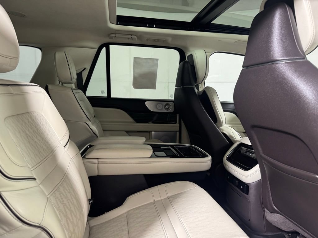 Certified 2023 Lincoln Navigator L Black Label AWD/4WD image 11