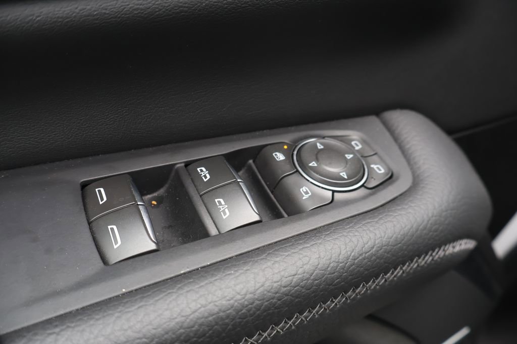 Used 2025 GMC Yukon Denali AWD/4WD image 14