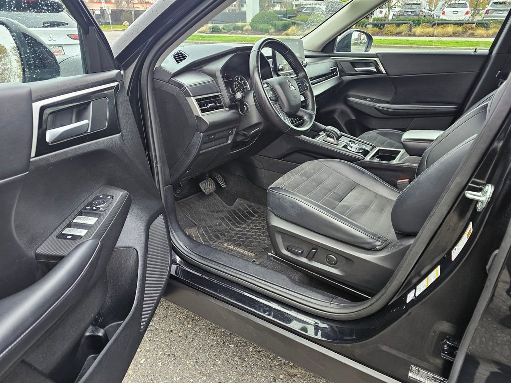 Used 2024 Mitsubishi Outlander SE image 15