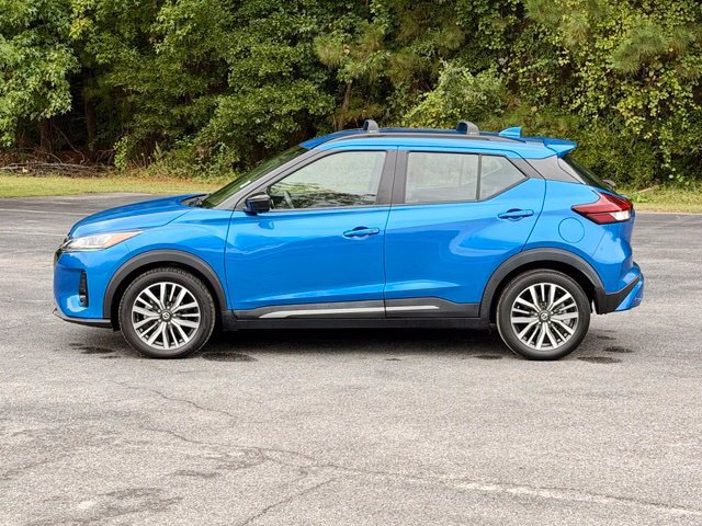 Used 2021 Nissan Kicks SR w/ SR Premium Package FWD image 3