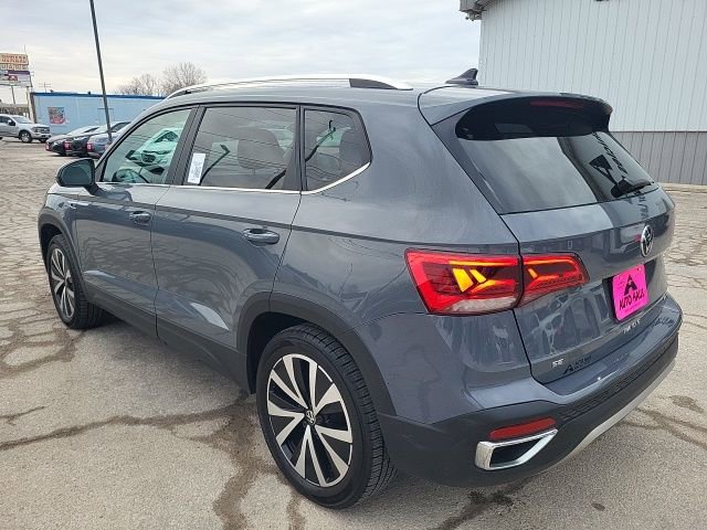 Used 2023 Volkswagen Taos SE w/ Panoramic Sunroof Package image 9