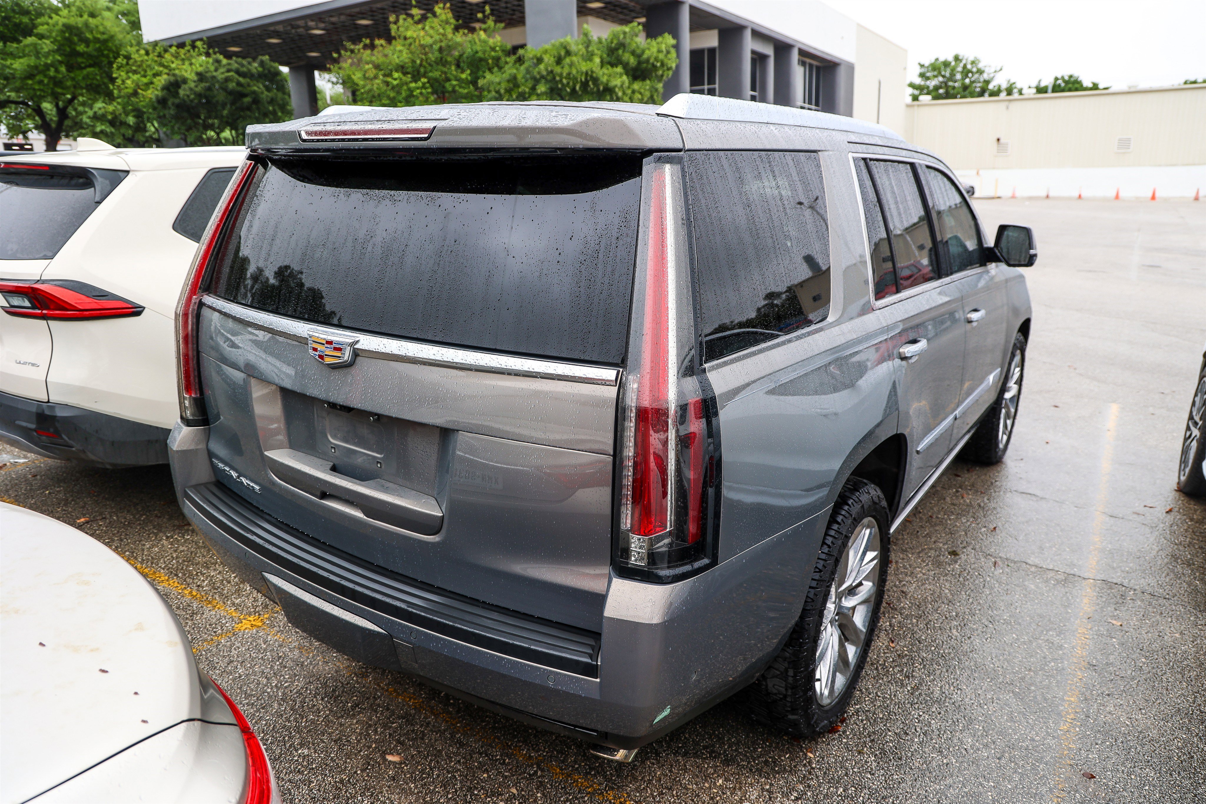 Used 2019 Cadillac Escalade Premium Luxury AWD/4WD image 8