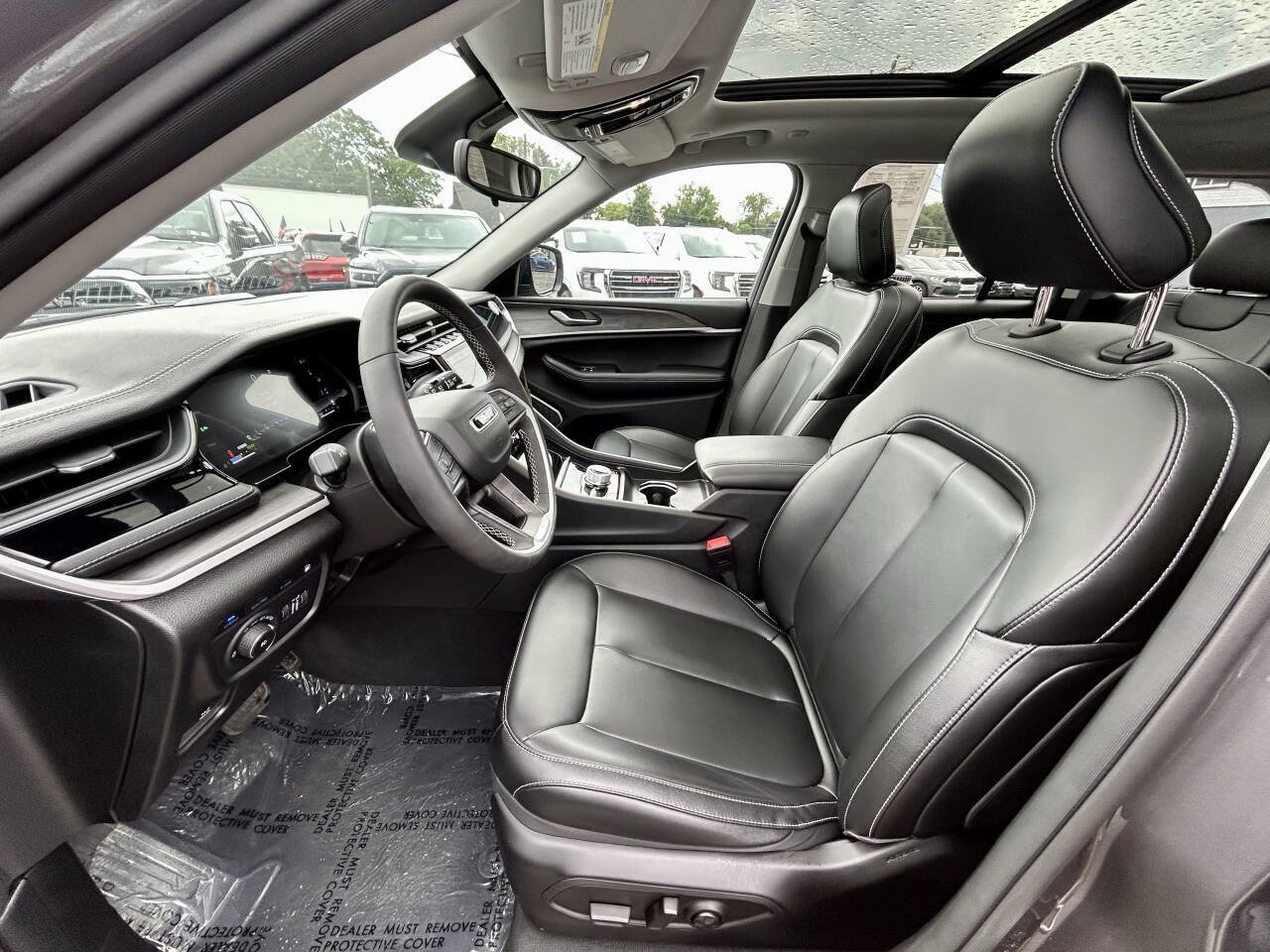 Used 2024 Jeep Grand Cherokee Limited 4xe AWD/4WD image 8