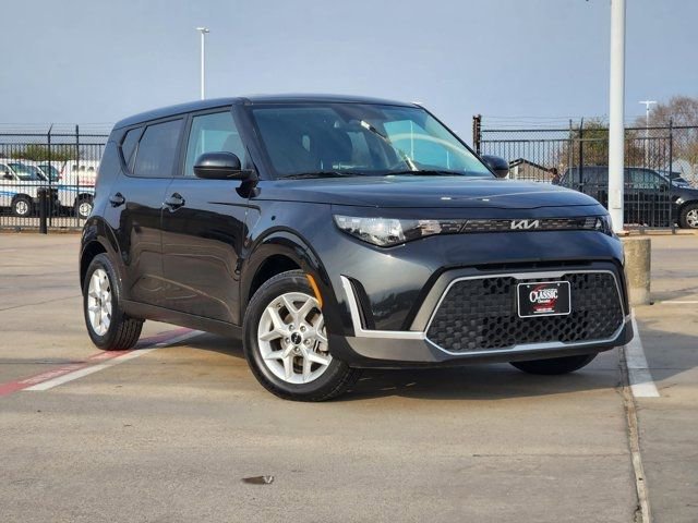 Used 2025 Kia Soul S image 2