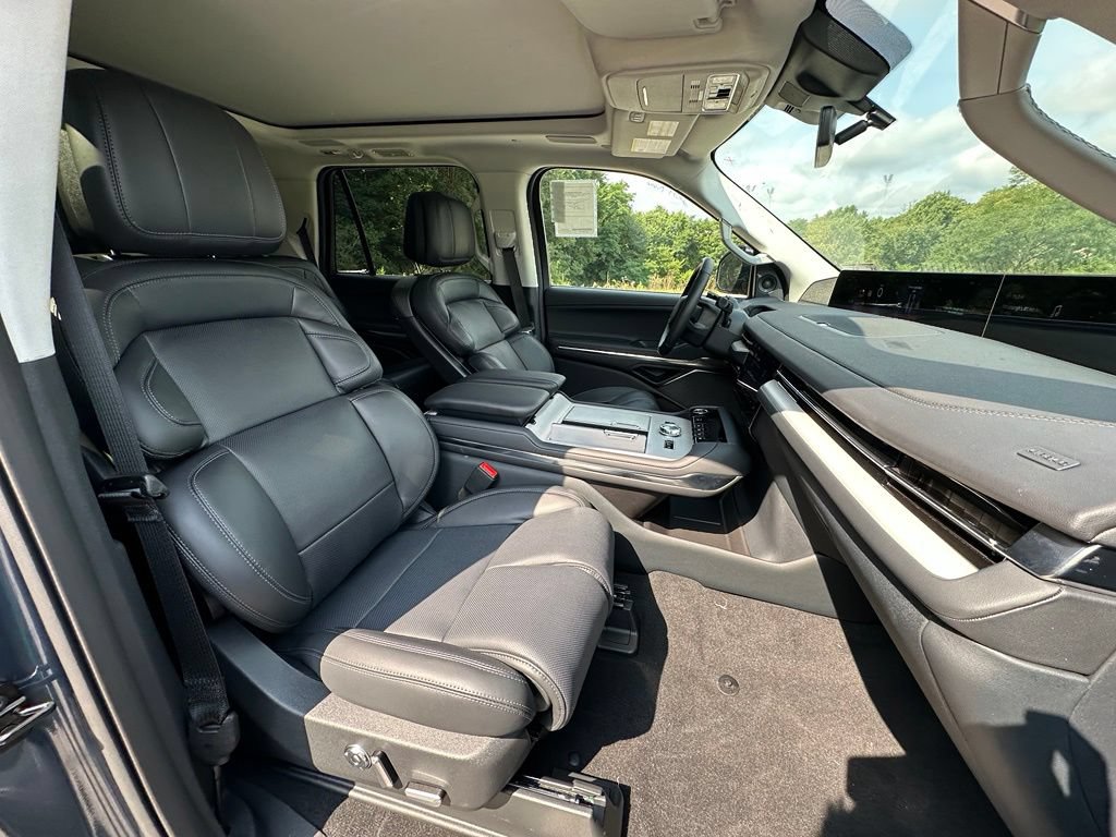 New 2027 Lincoln Navigator Reserve AWD/4WD image 24