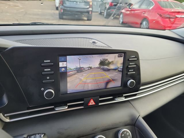 Used 2025 Hyundai Elantra SE image 20