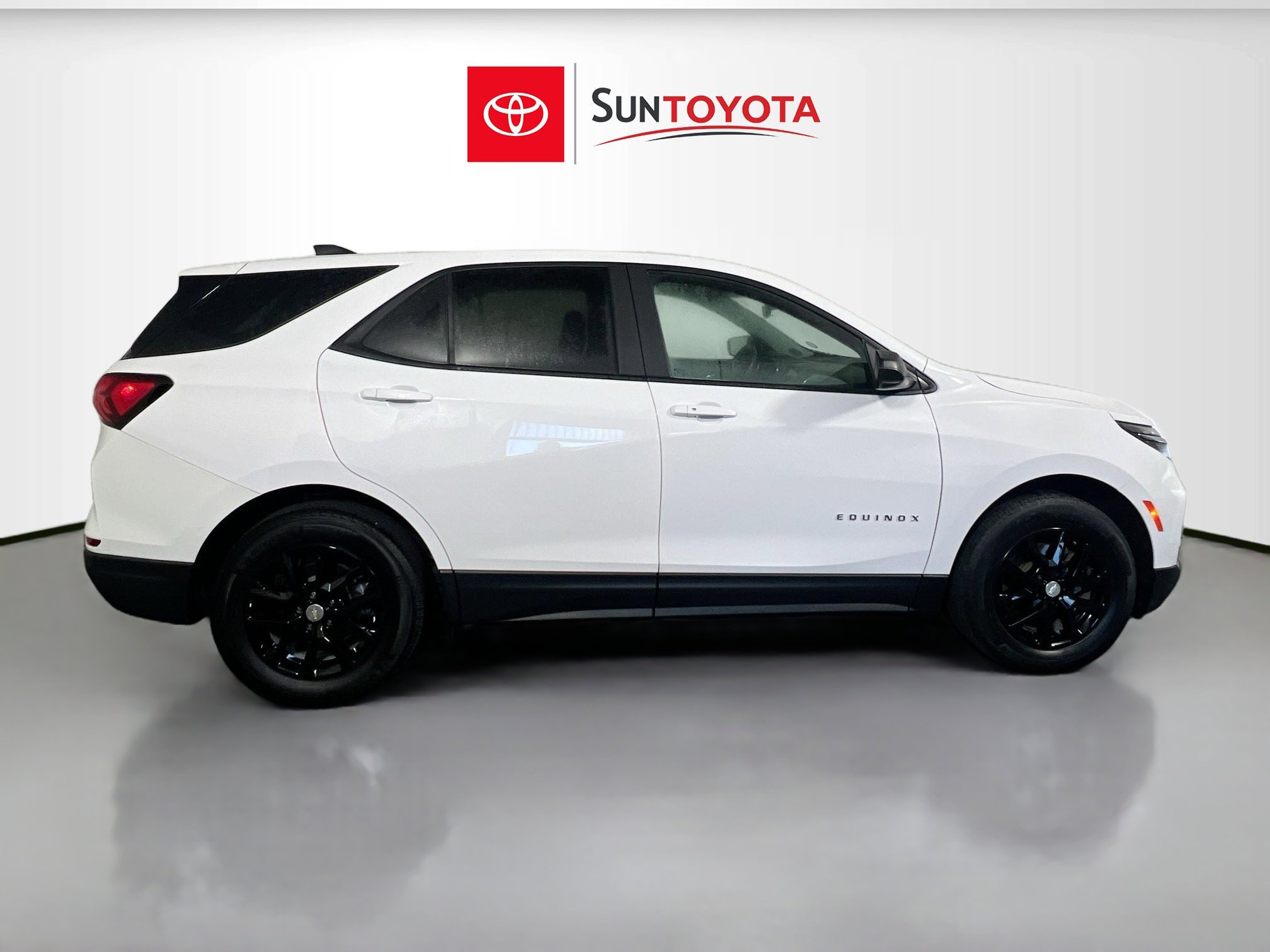 Used 2023 Chevrolet Equinox LS w/ LS Convenience Package image 2