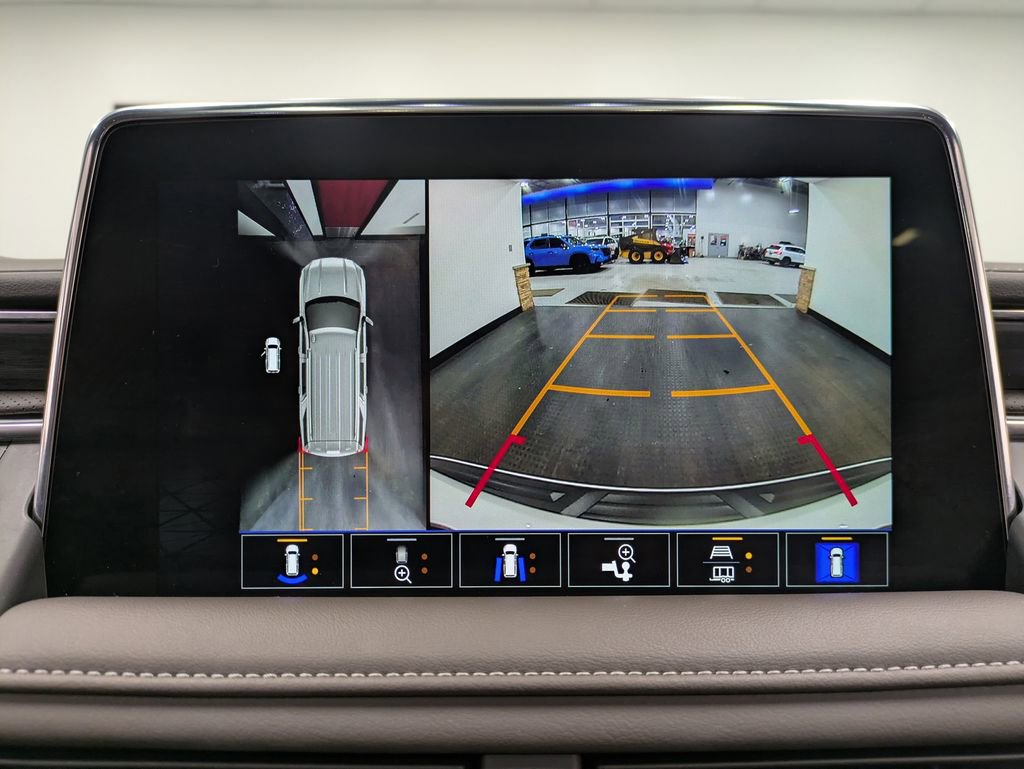 Used 2023 GMC Yukon SLT w/ SLT Premium Package image 12
