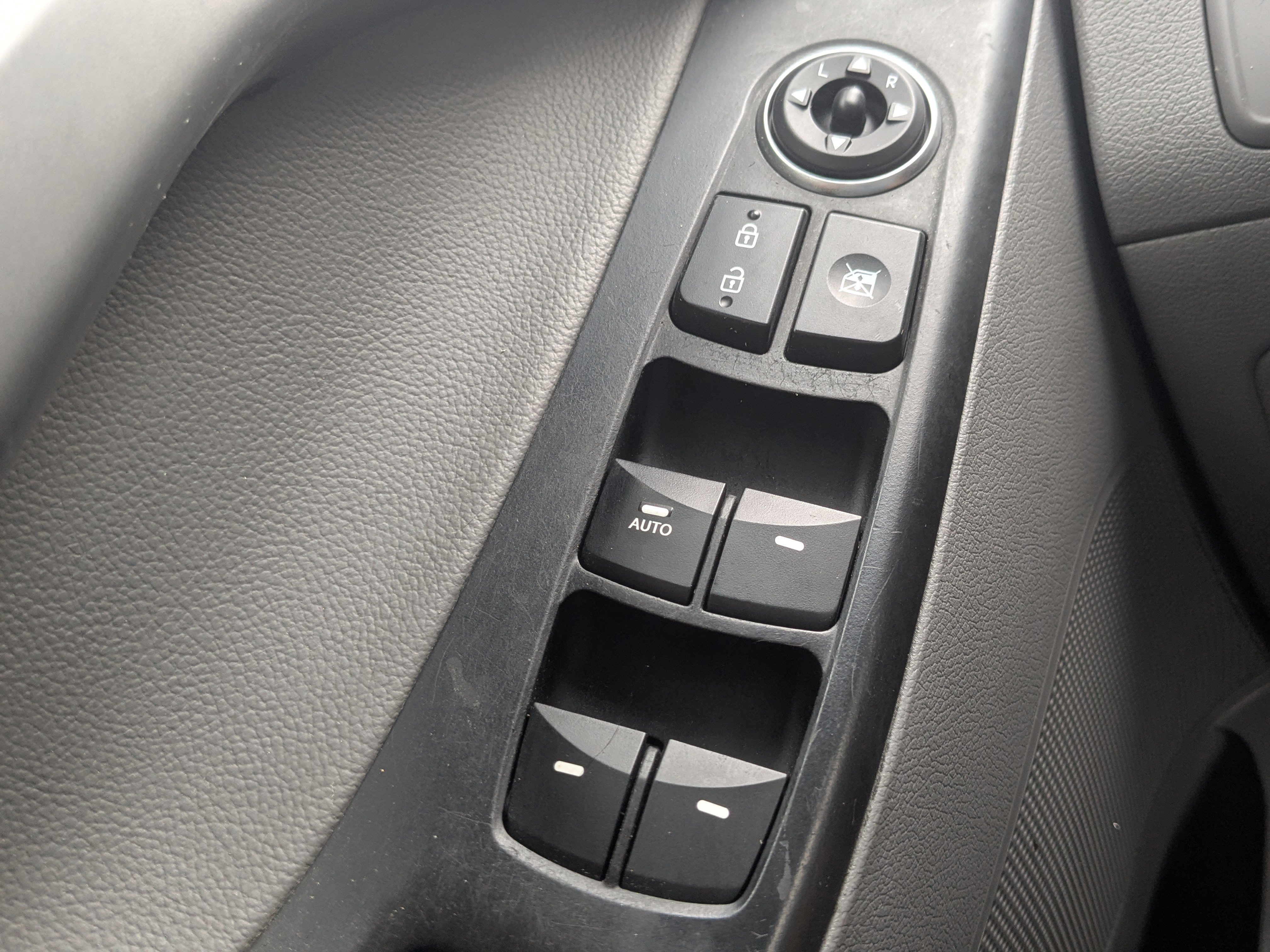 Used 2015 Hyundai Elantra Limited w/ Option Group 05 image 33