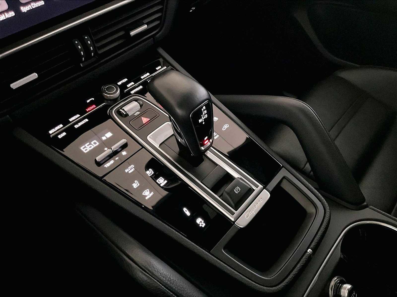 Used 2023 Porsche Cayenne Platinum Edition image 20