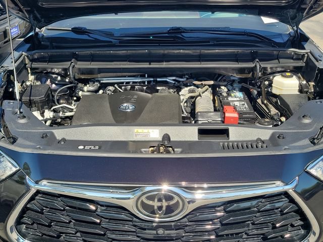 Used 2022 Toyota Highlander Platinum FWD image 25