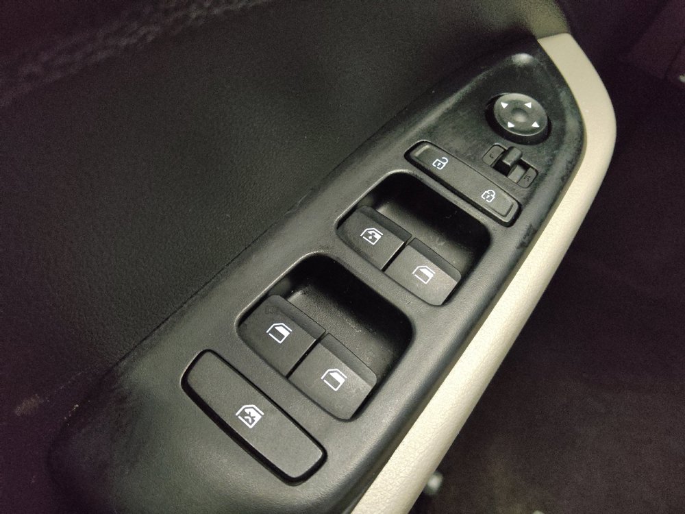 Used 2025 Hyundai Venue SEL FWD image 27
