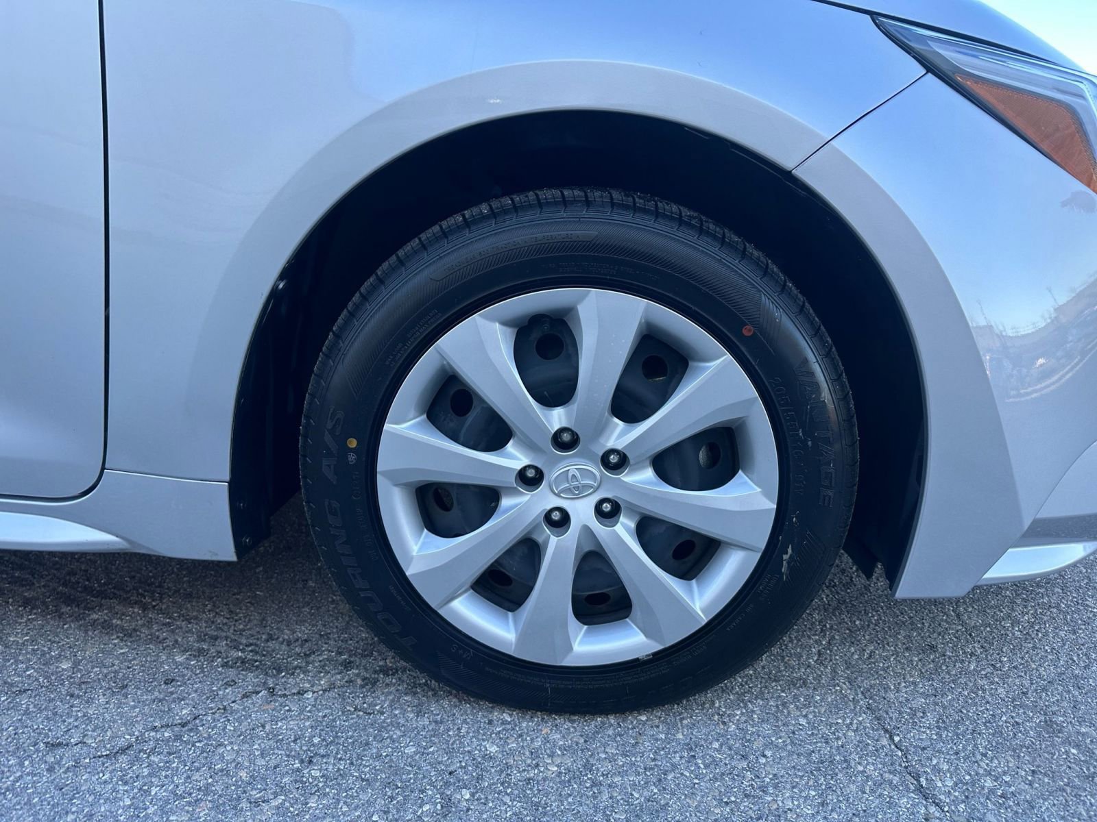 Used 2025 Toyota Corolla Hybrid Sedan image 28