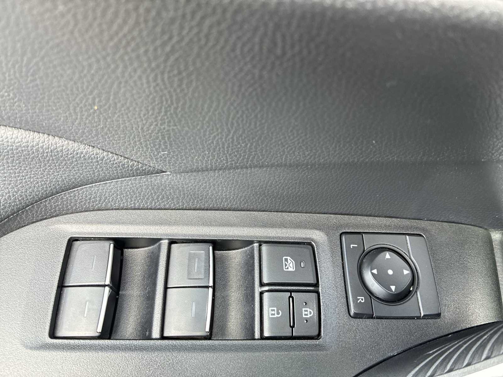 Used 2025 Toyota RAV4 XLE AWD/4WD image 15