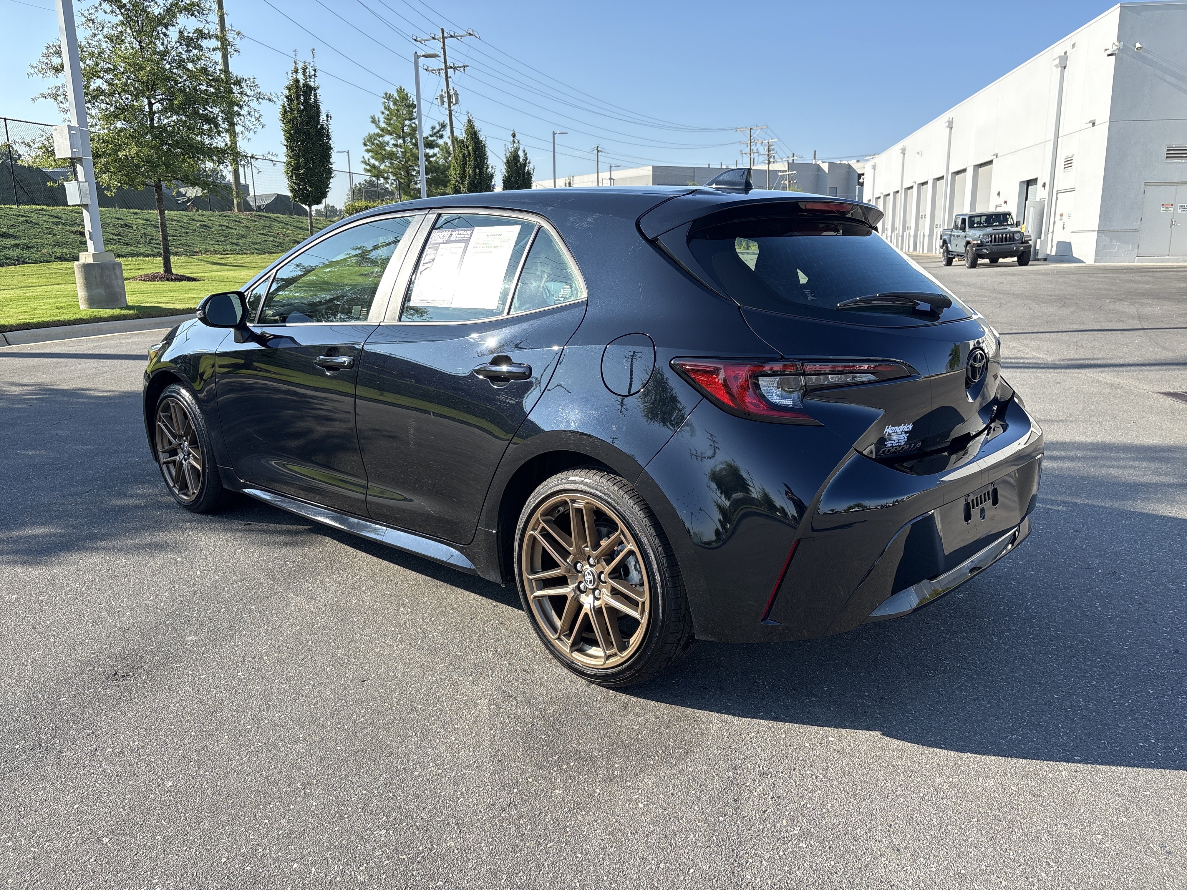 Used 2025 Toyota Corolla Hatchback w/ SE Package FWD image 9