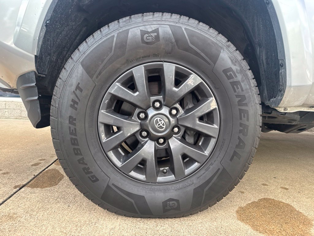 Used 2023 Toyota Tacoma SR5 AWD/4WD image 25