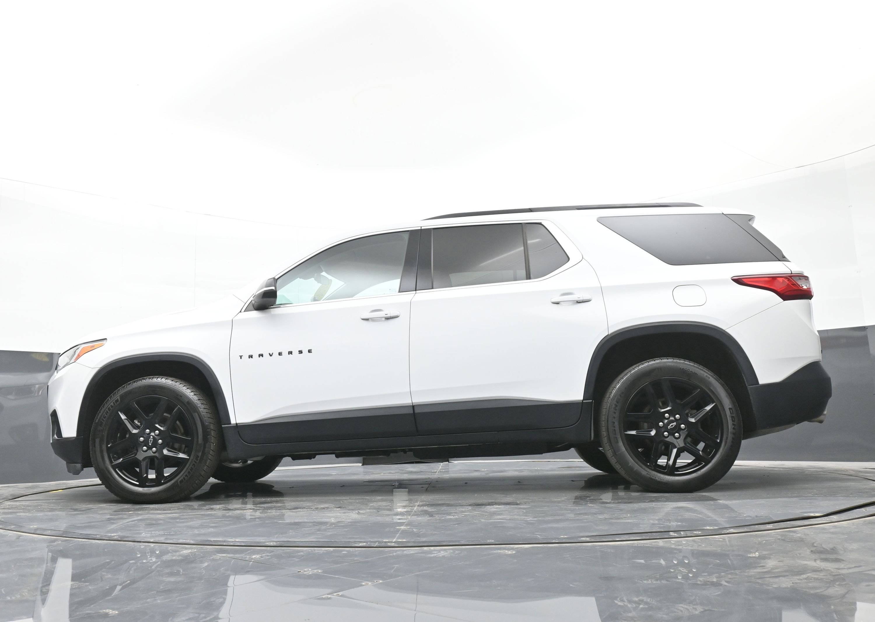 Used 2021 Chevrolet Traverse LT w/ LPO, Blackout Package image 46