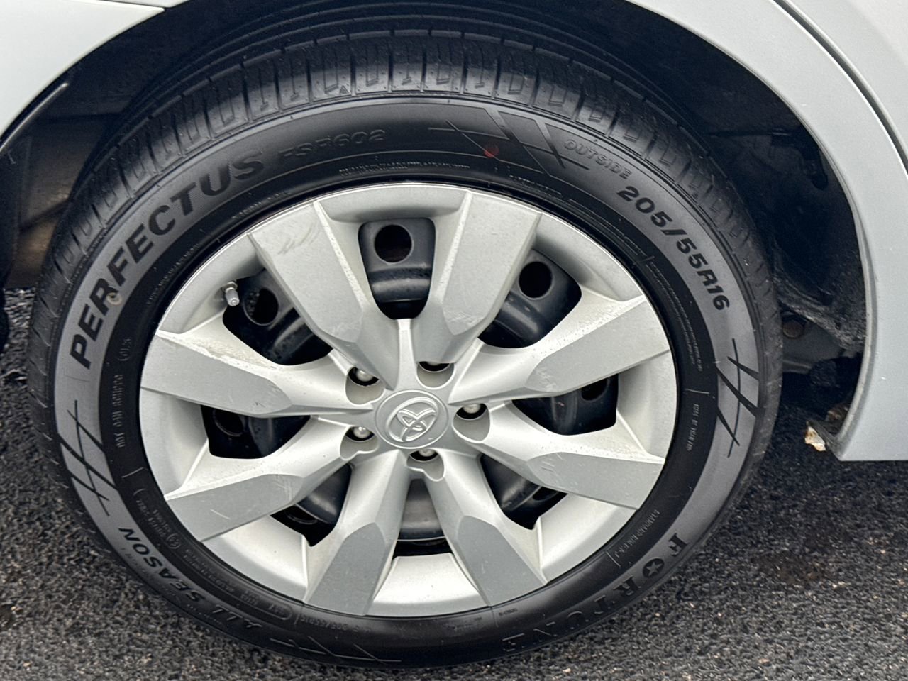 Used 2016 Toyota Corolla LE image 10