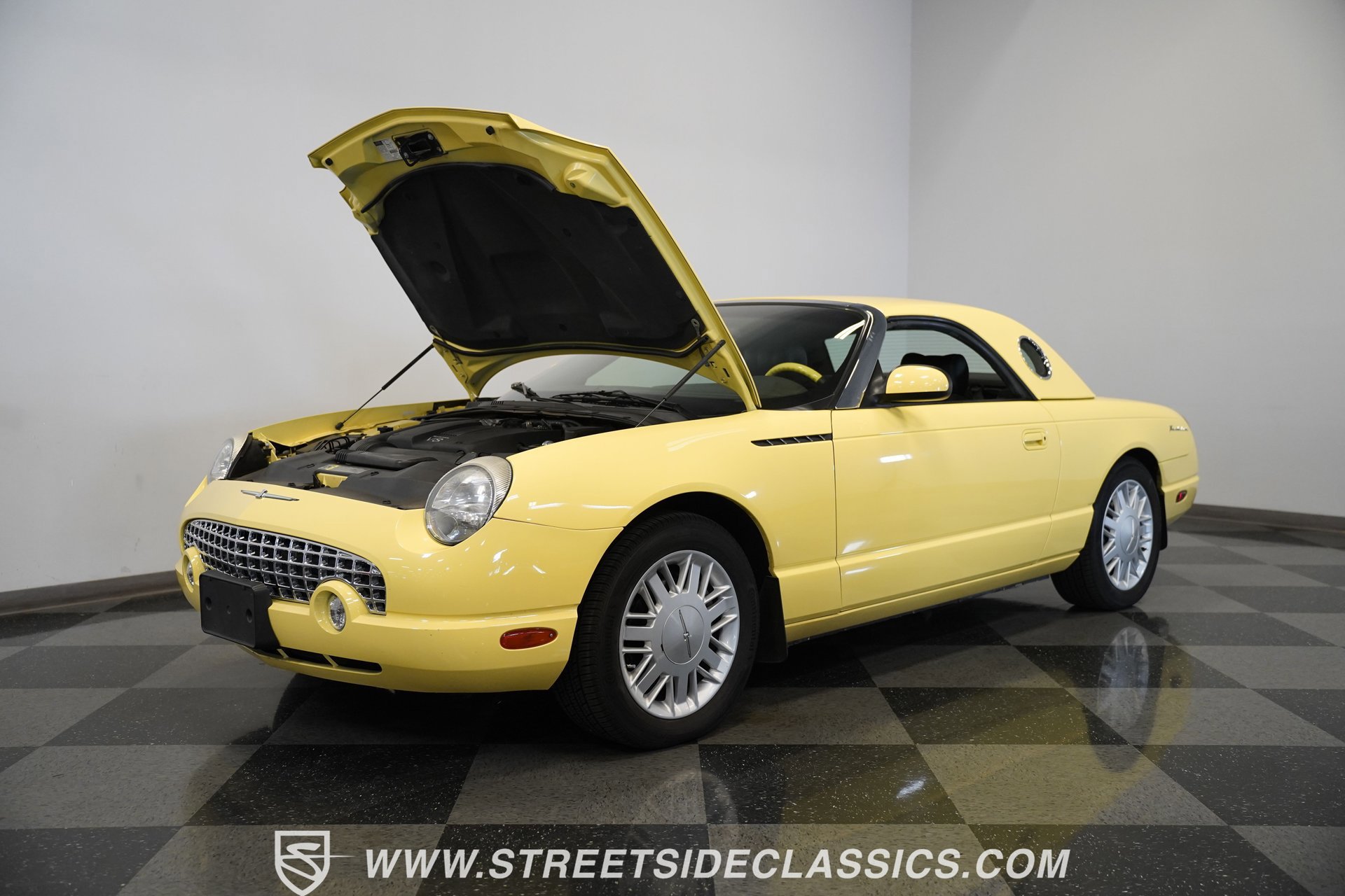 Used 2002 Ford Thunderbird image 32