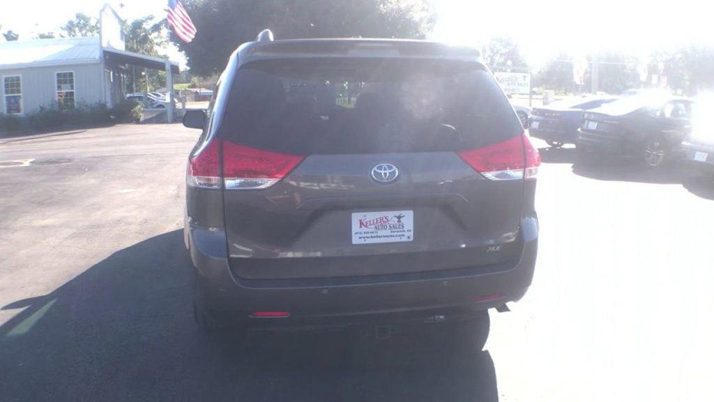 Used 2014 Toyota Sienna XLE w/ Entertainment Package image 7