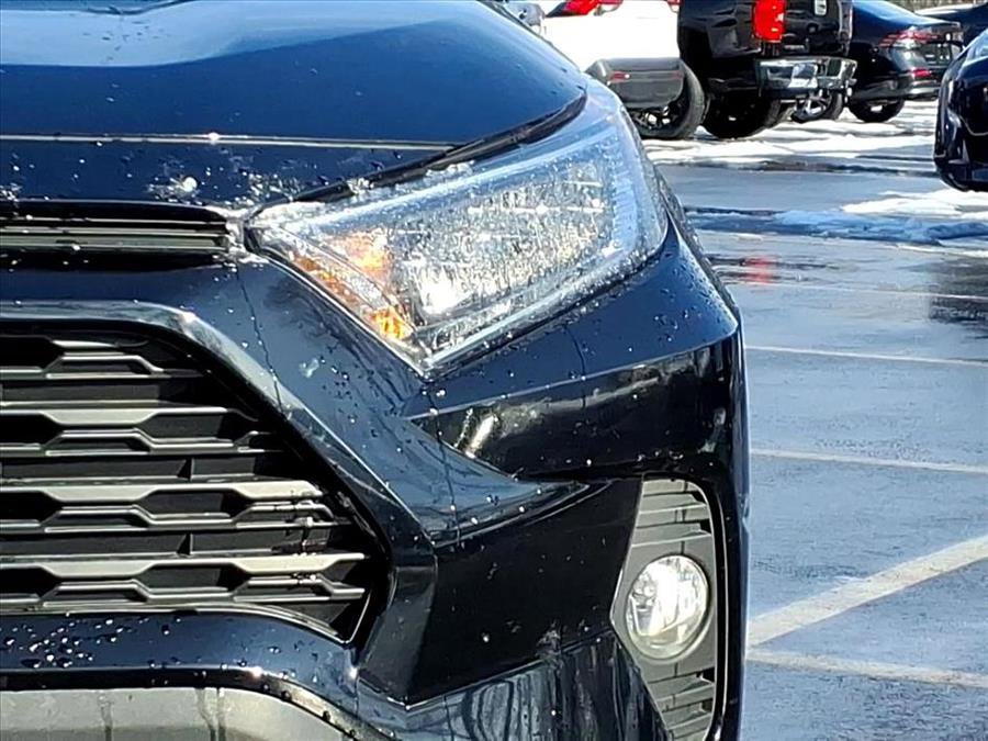 Used 2021 Toyota RAV4 XLE Premium image 16