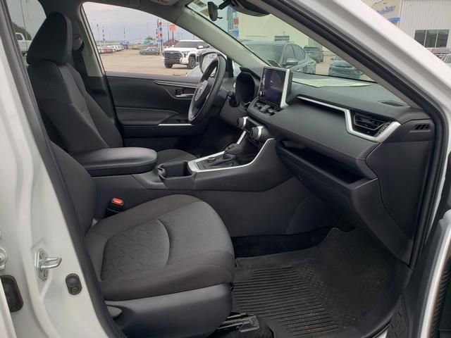 Used 2025 Toyota RAV4 XLE AWD/4WD image 18