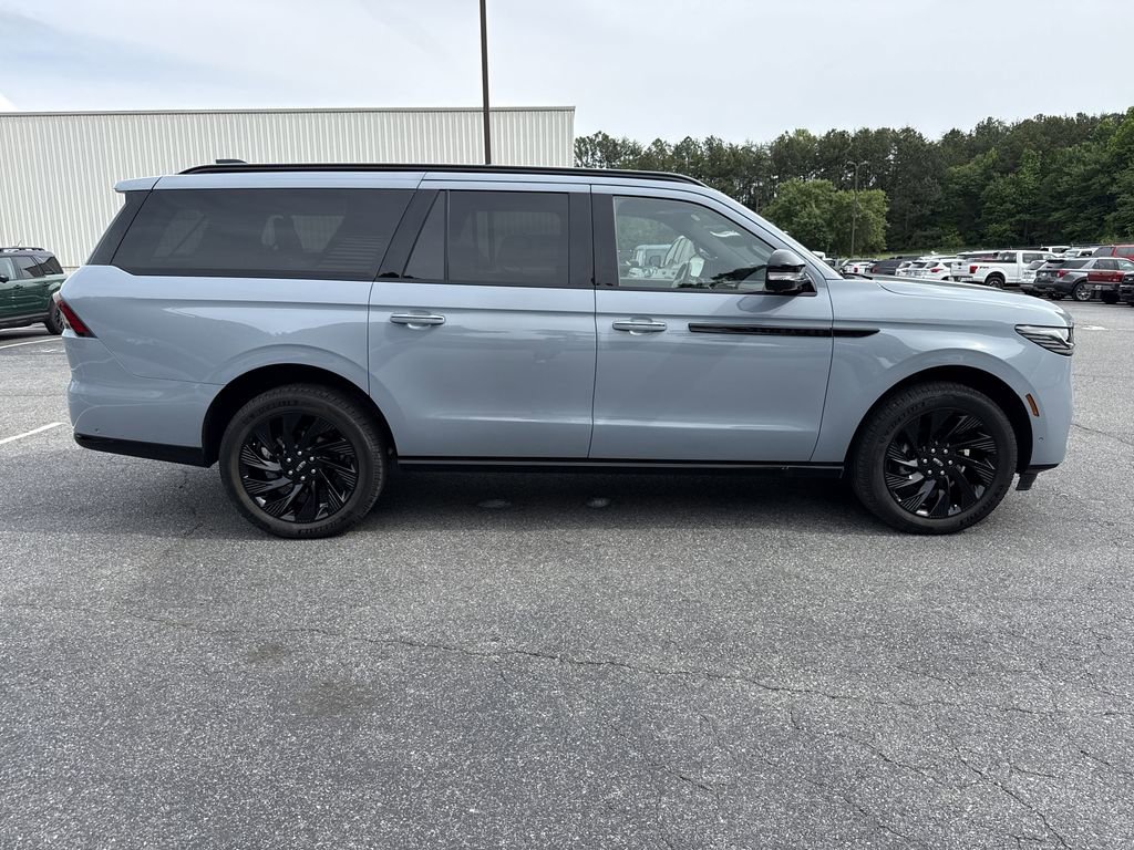 Used 2025 Lincoln Navigator L Reserve w/ Jet Appearance Package AWD/4WD image 8