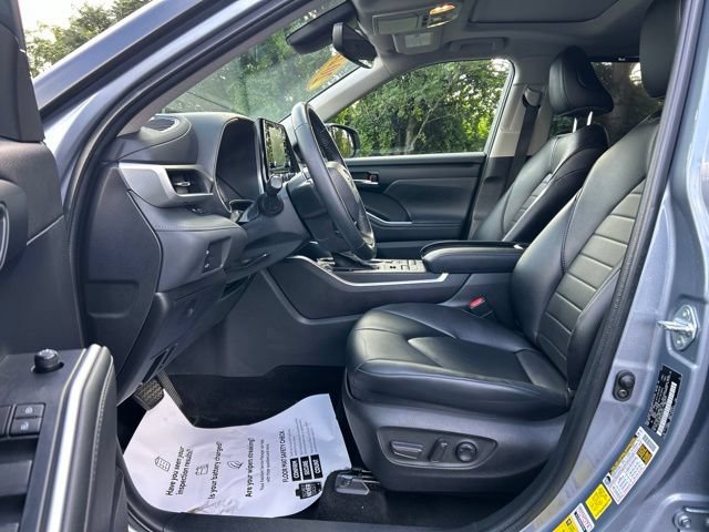 Used 2022 Toyota Highlander XLE AWD/4WD image 20