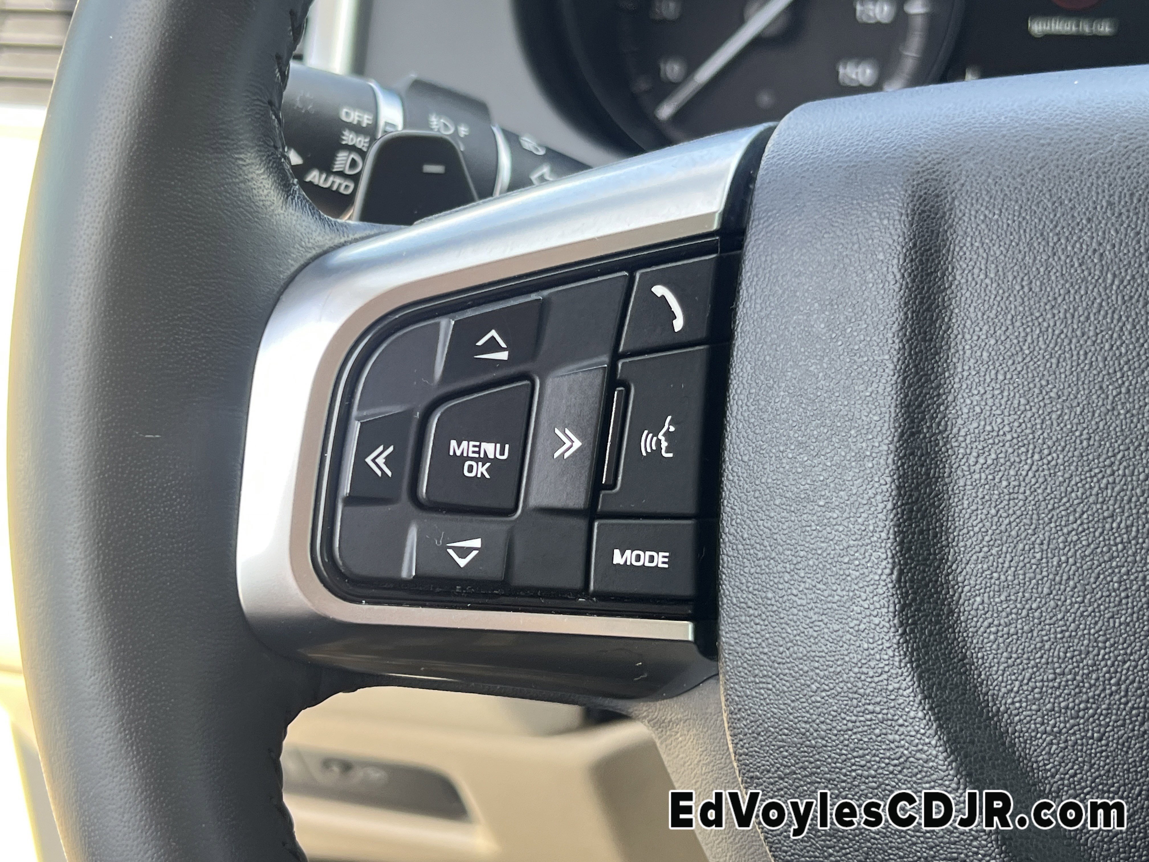 Used 2018 Land Rover Discovery Sport HSE image 31