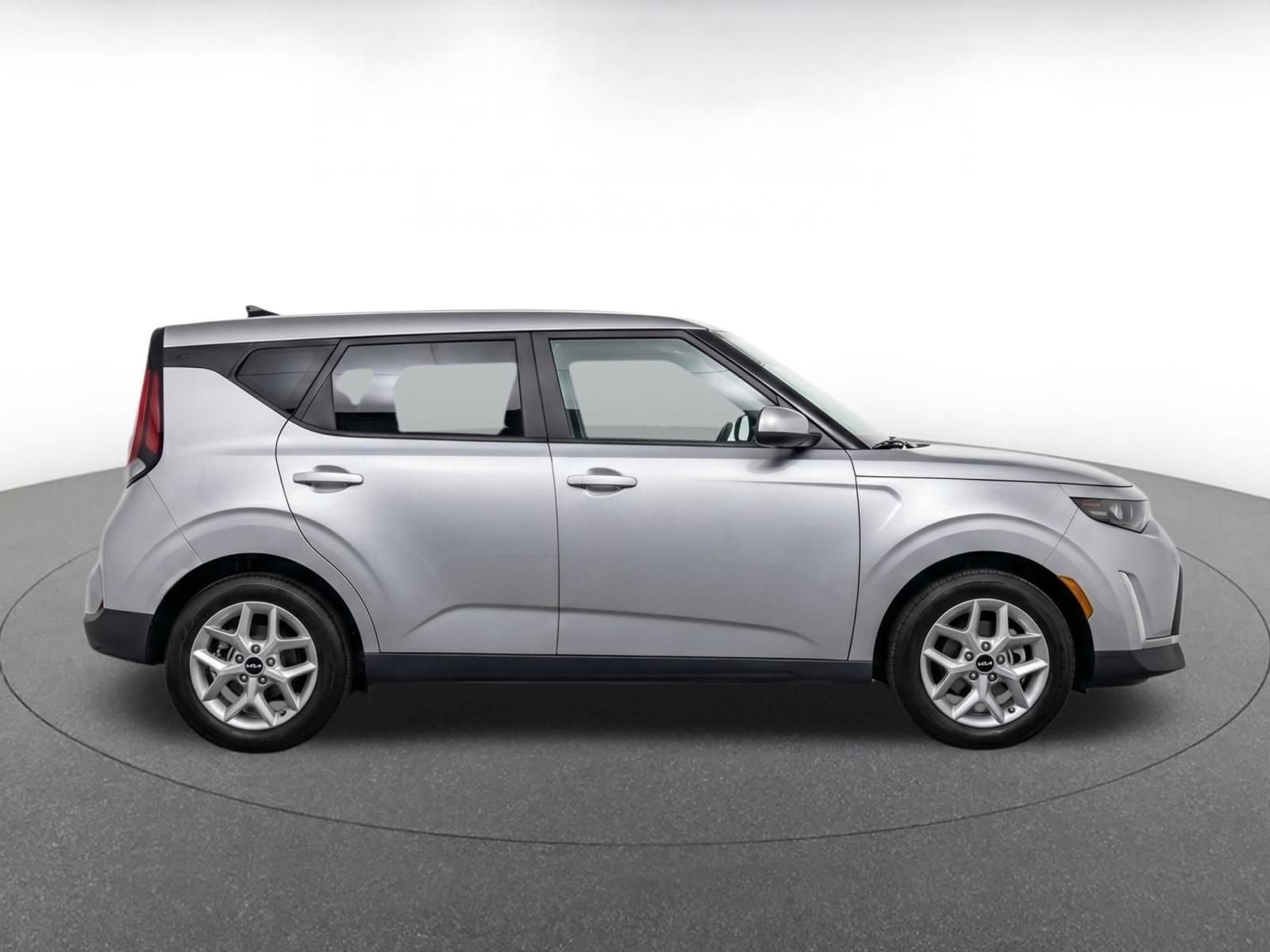 Used 2025 Kia Soul LX w/ LX Technology Package FWD image 13