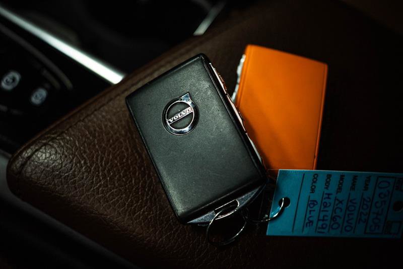 Used 2022 Volvo XC60 T8 Inscription image 24