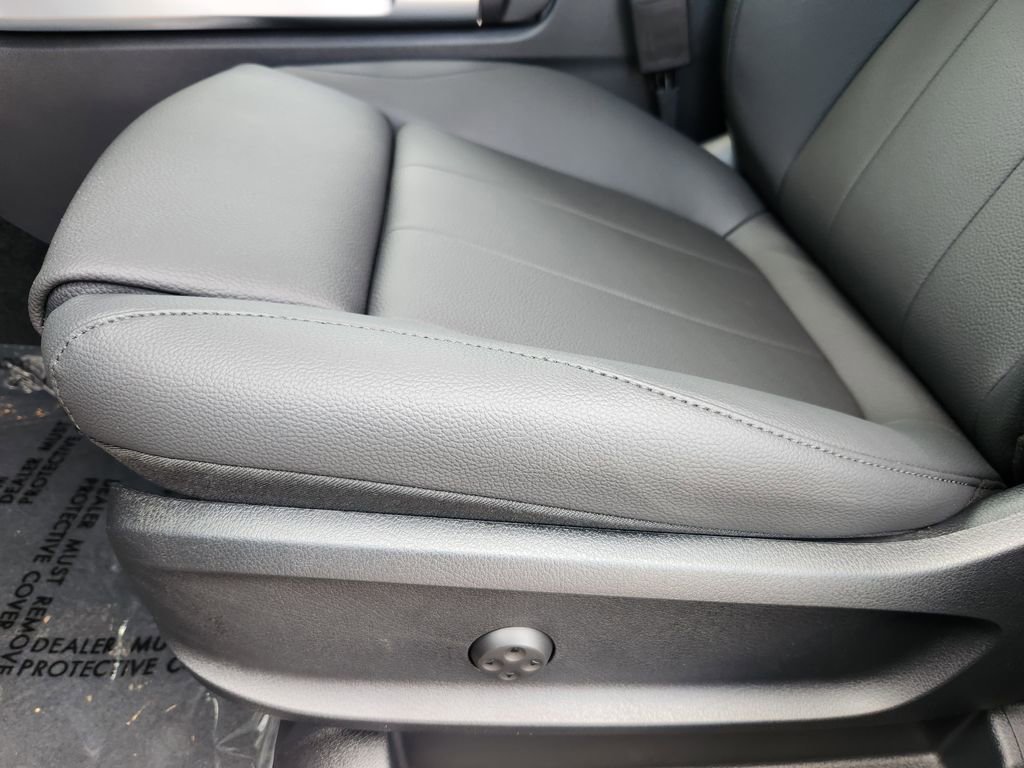 Used 2026 Mercedes-Benz GLB 250 4MATIC image 23