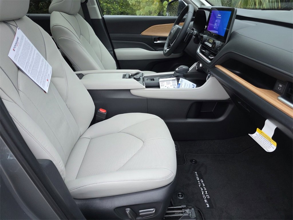 New 2026 Toyota Grand Highlander Platinum image 14