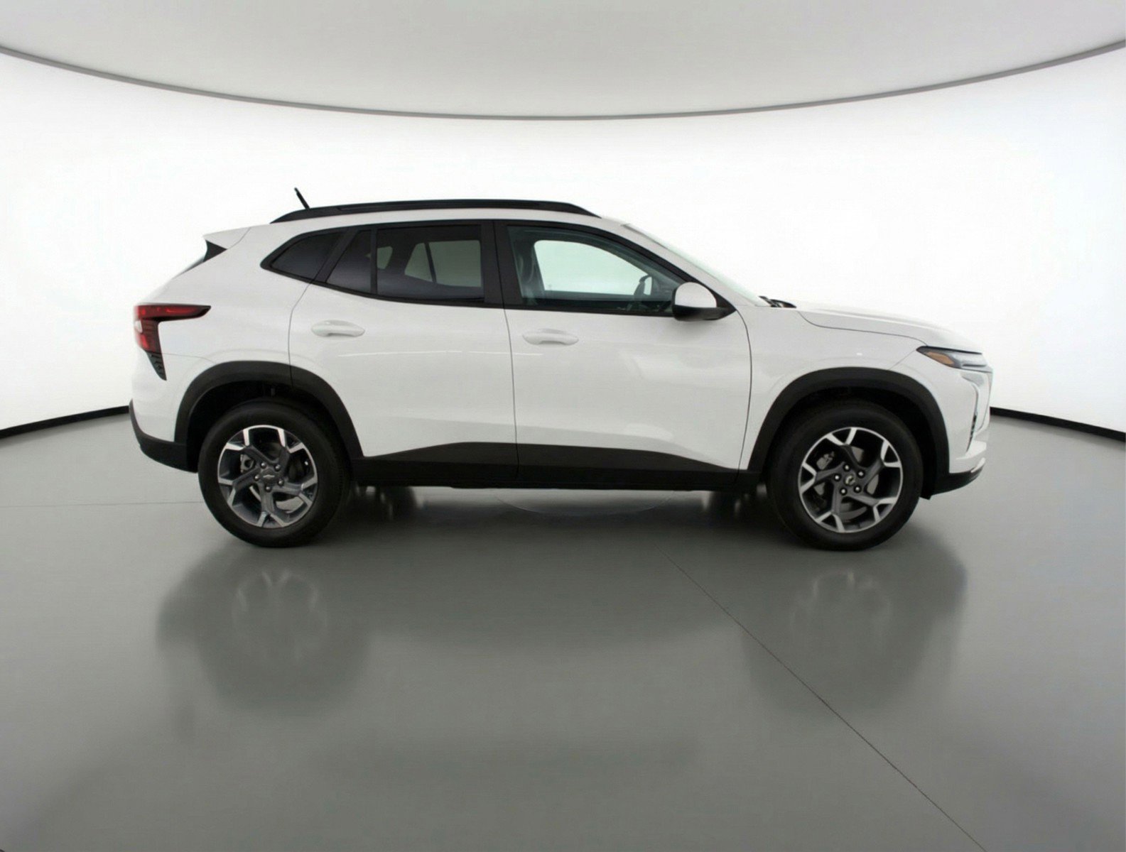 Used 2025 Chevrolet Trax LT FWD image 11
