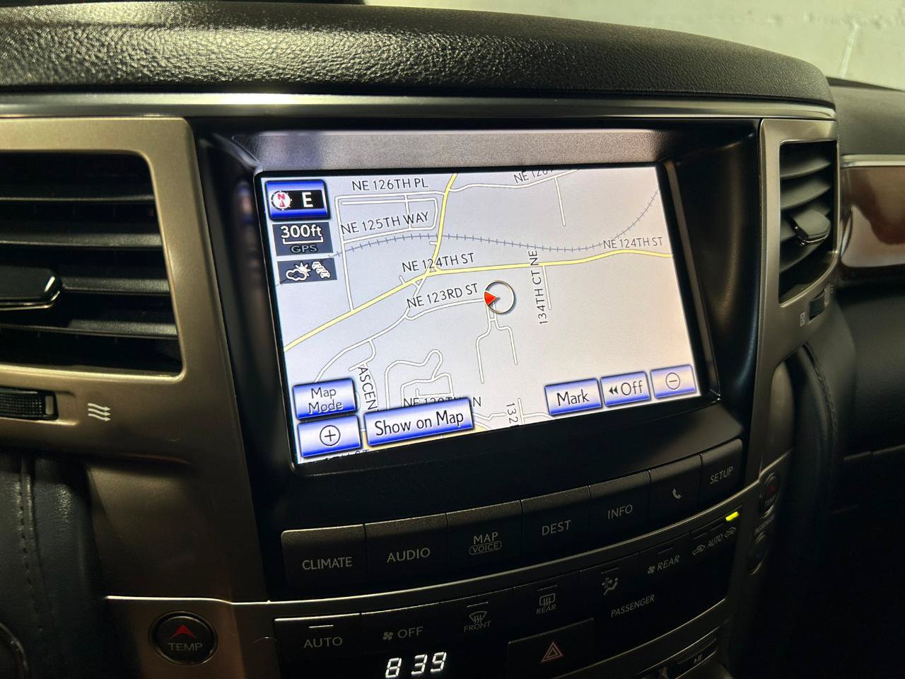 Used 2014 Lexus LX 570 4WD image 24