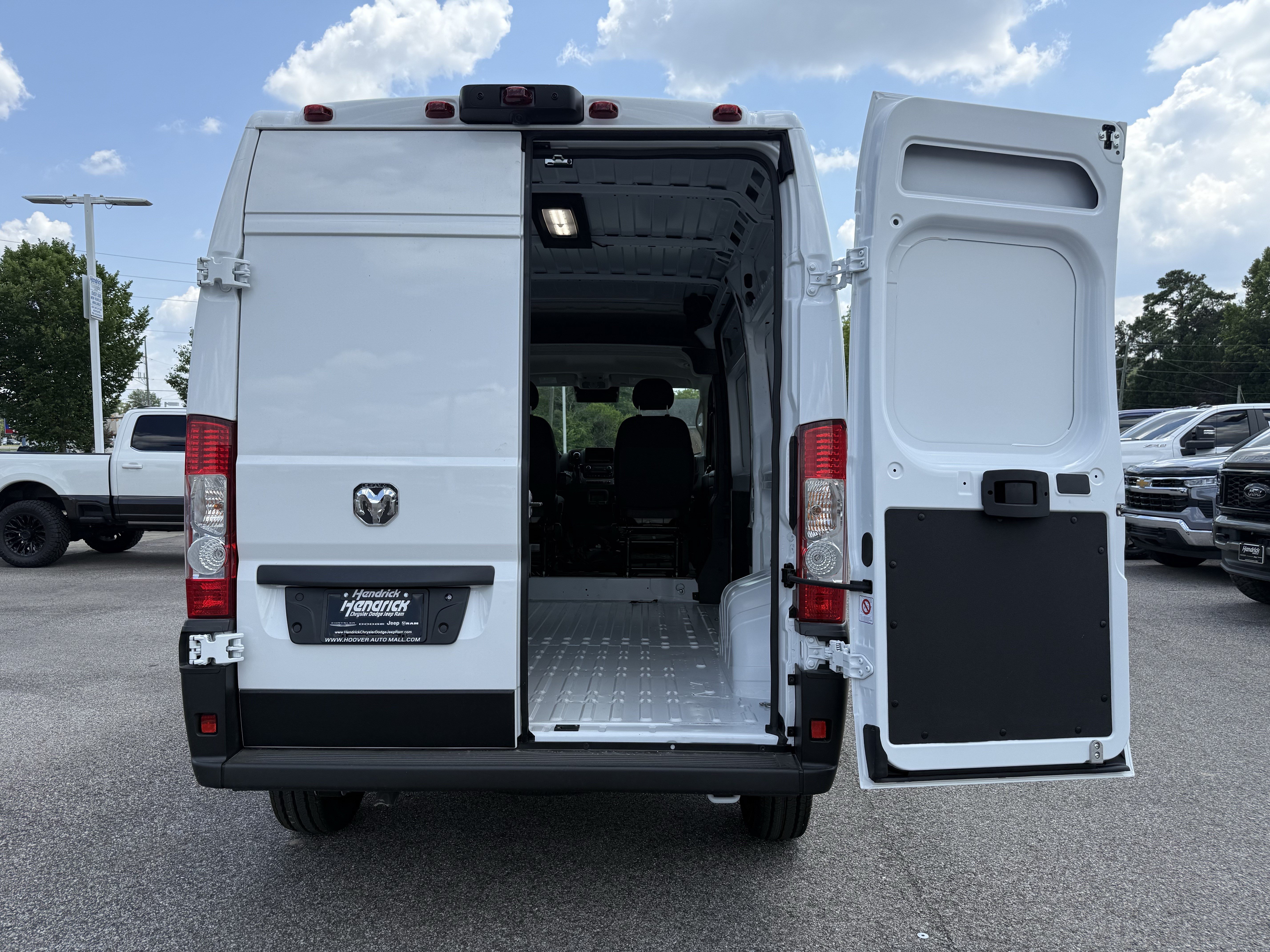 New 2026 RAM ProMaster 1500 w/ Convenience Group FWD image 27