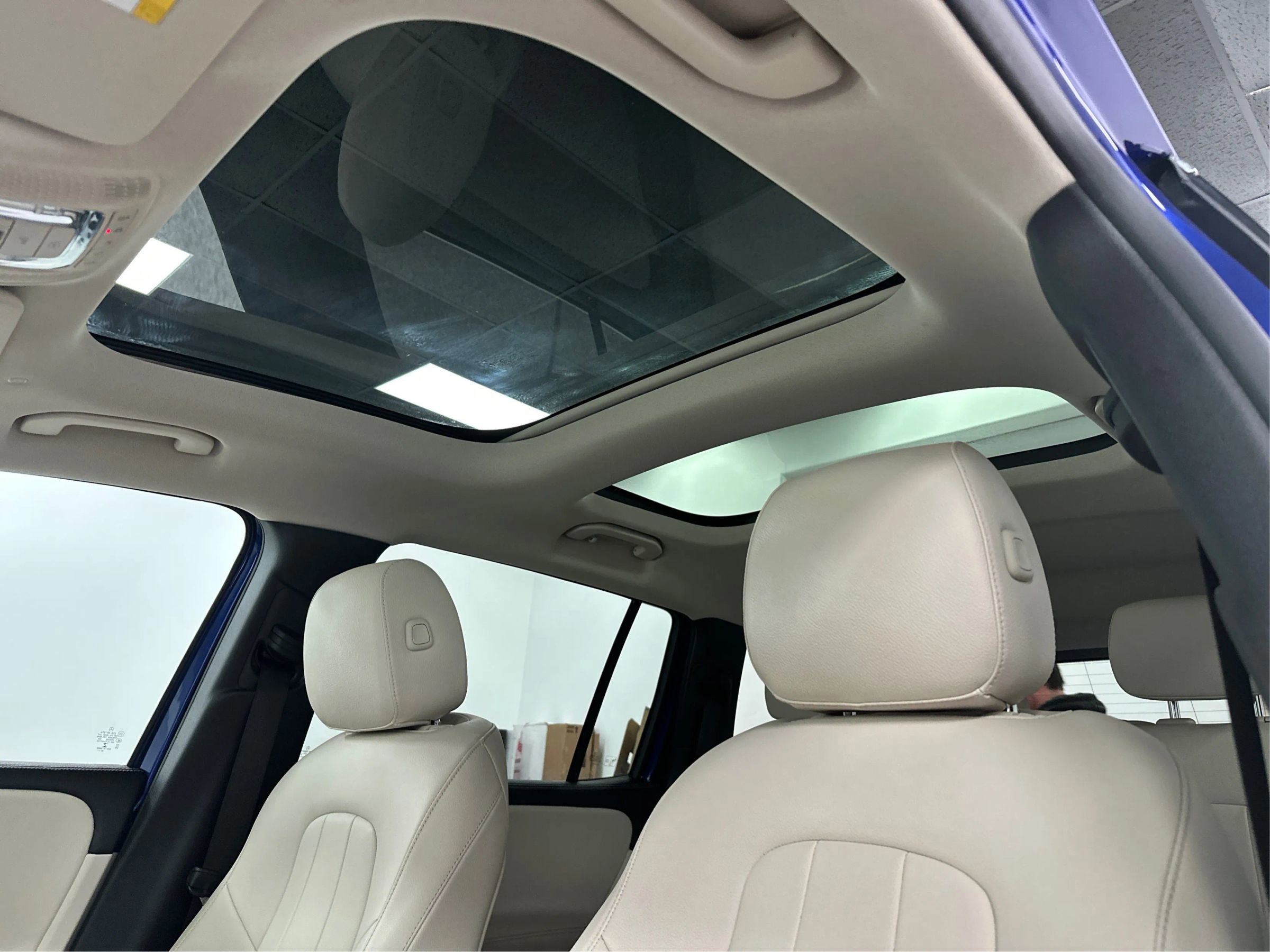 Used 2022 Mercedes-Benz GLB 250 4MATIC w/ Premium Package Lite image 19