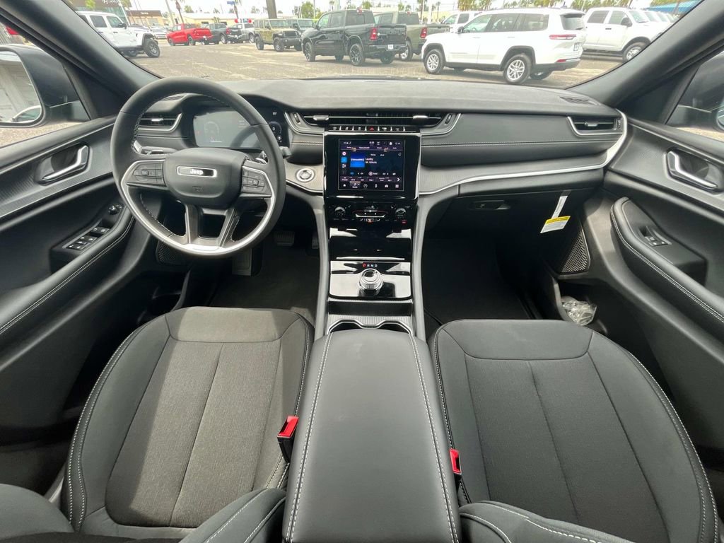 New 2025 Jeep Grand Cherokee Laredo X w/ Luxury Tech Group I image 19