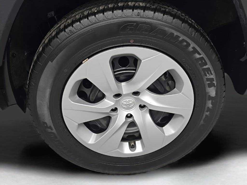 Used 2023 Toyota RAV4 LE image 29