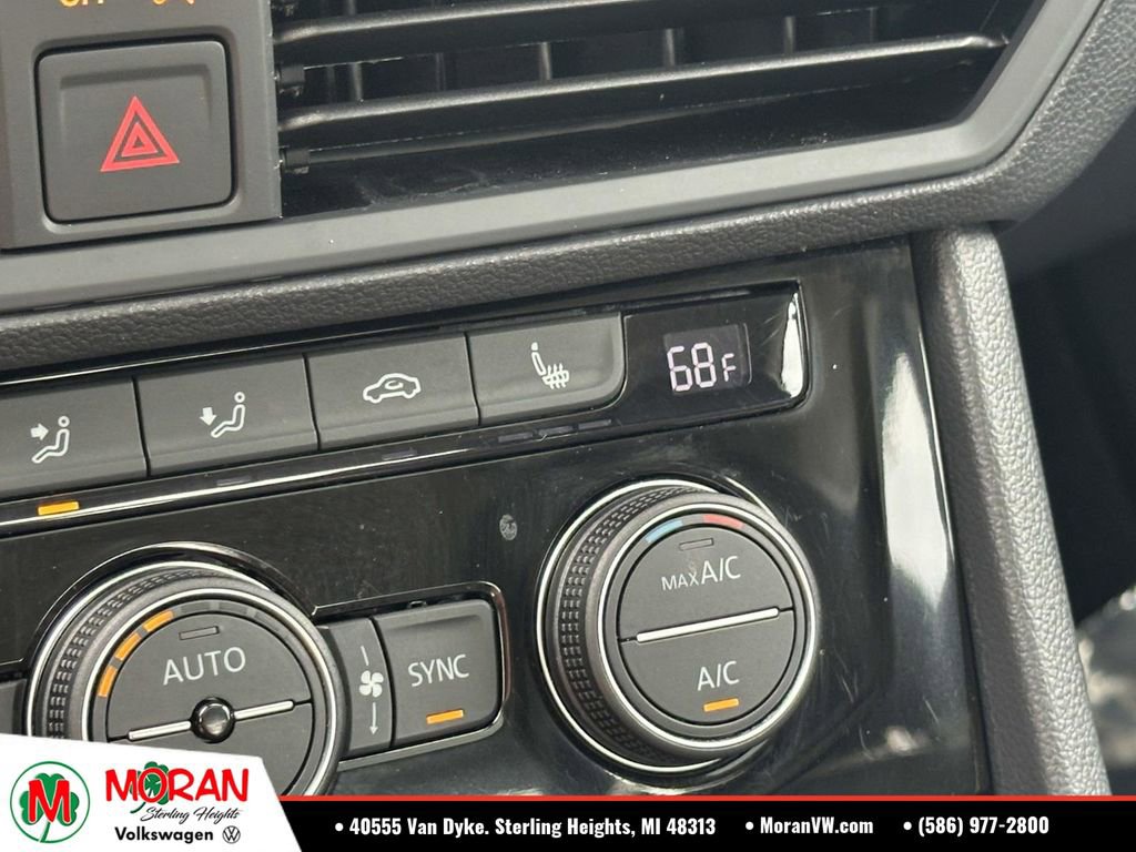 Certified 2023 Volkswagen Jetta SE w/ Panoramic Sunroof Package FWD image 28