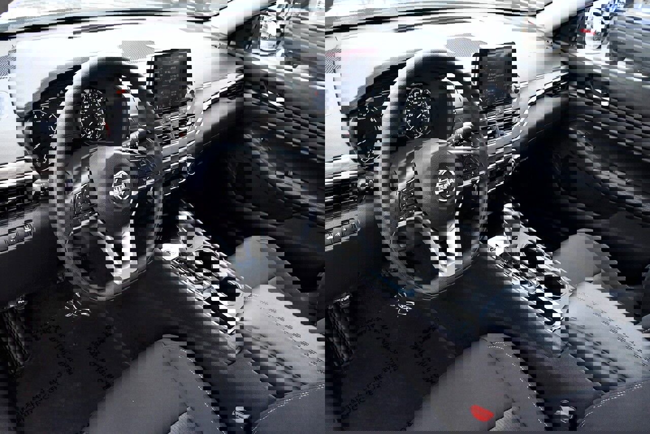 Used 2025 Nissan Altima 2.5 SV image 8