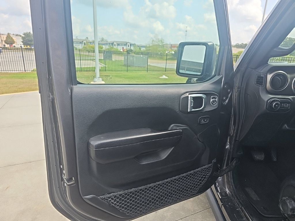 Used 2018 Jeep Wrangler Unlimited Sport S AWD/4WD image 12