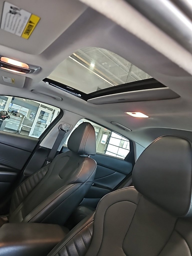 Used 2023 Hyundai Elantra Limited image 28