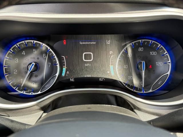 Used 2024 Chrysler Pacifica Touring-L FWD image 30