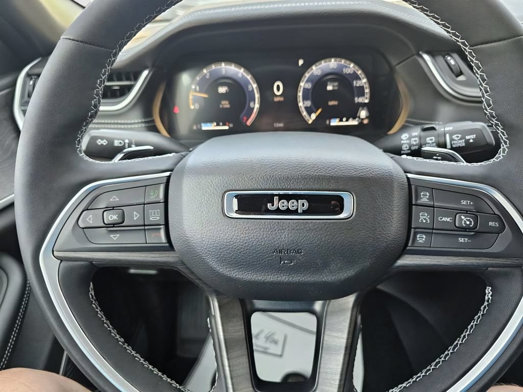 New 2025 Jeep Grand Cherokee Limited w/ Black Appearance Package AWD/4WD image 12