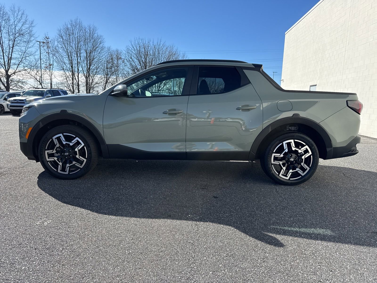 Used 2025 Hyundai Santa Cruz Limited image 4